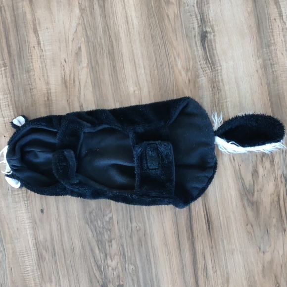 🎉2X Host Pick🎉 EUC Pet skunk costume - Picture 2 of 4